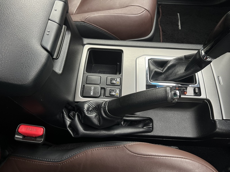 Toyota Land Cruiser Invincible D-4D - U11553