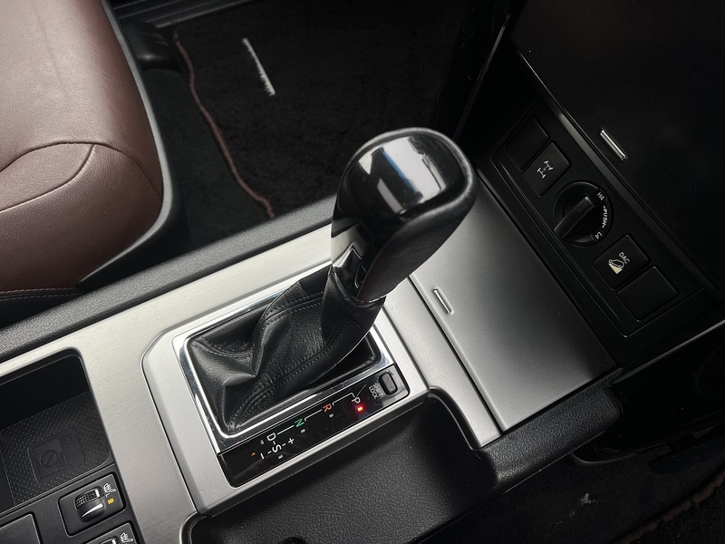 Toyota Land Cruiser Invincible D-4D - U11553