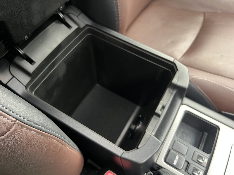 Toyota Land Cruiser Invincible D-4D - U11553