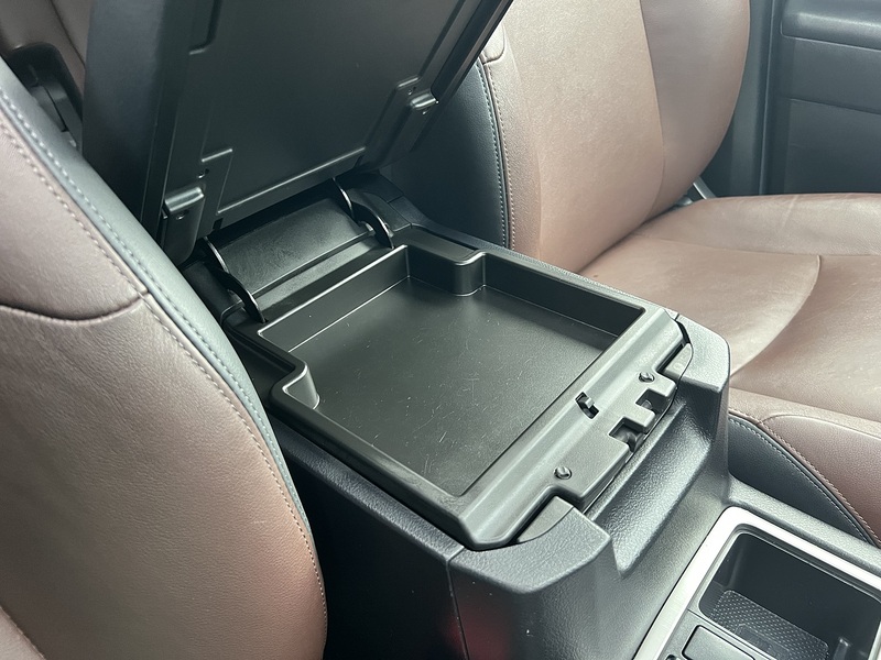 Toyota Land Cruiser Invincible D-4D - U11553