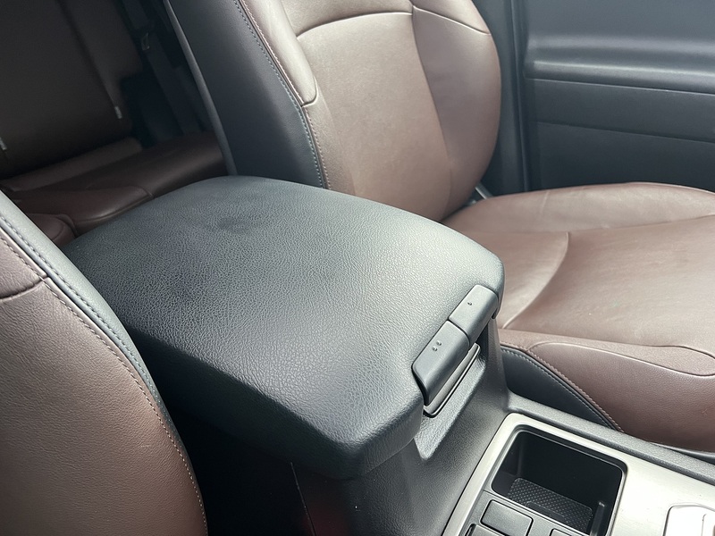 Toyota Land Cruiser Invincible D-4D - U11553