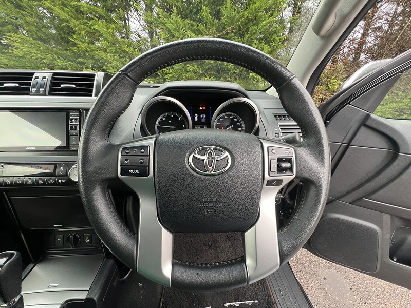 Toyota Land Cruiser Invincible D-4D - U11553