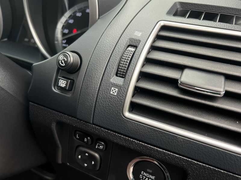 Toyota Land Cruiser Invincible D-4D - U11553