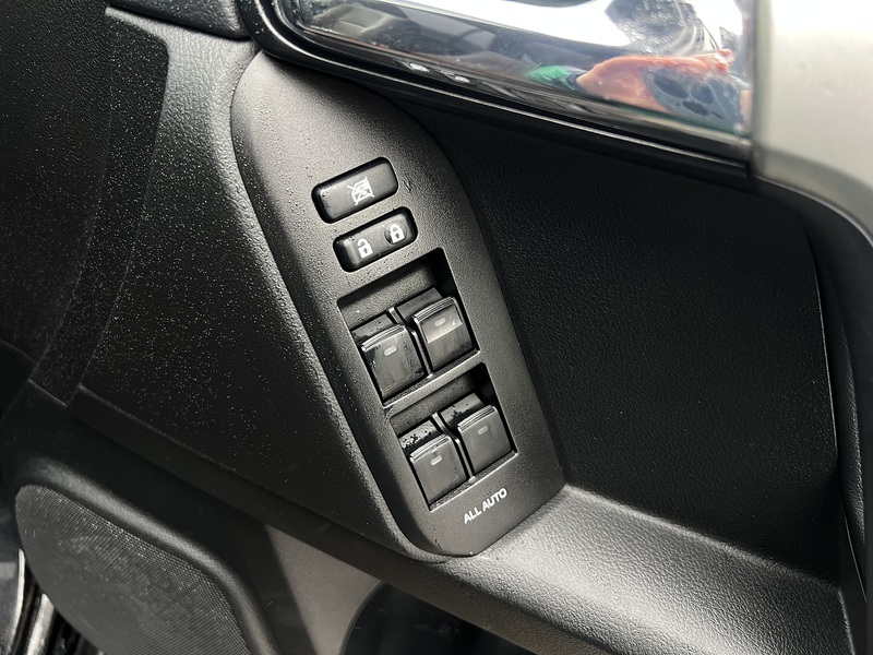 Toyota Land Cruiser Invincible D-4D - U11553