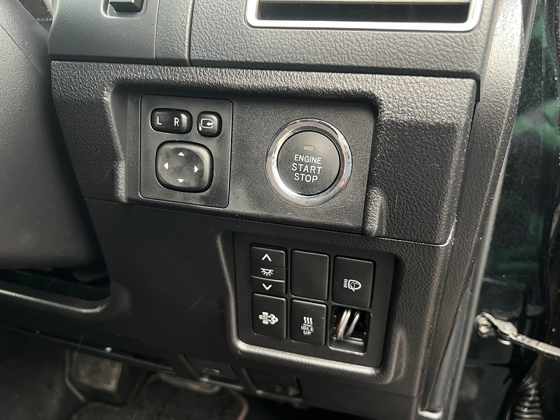 Toyota Land Cruiser Invincible D-4D - U11553