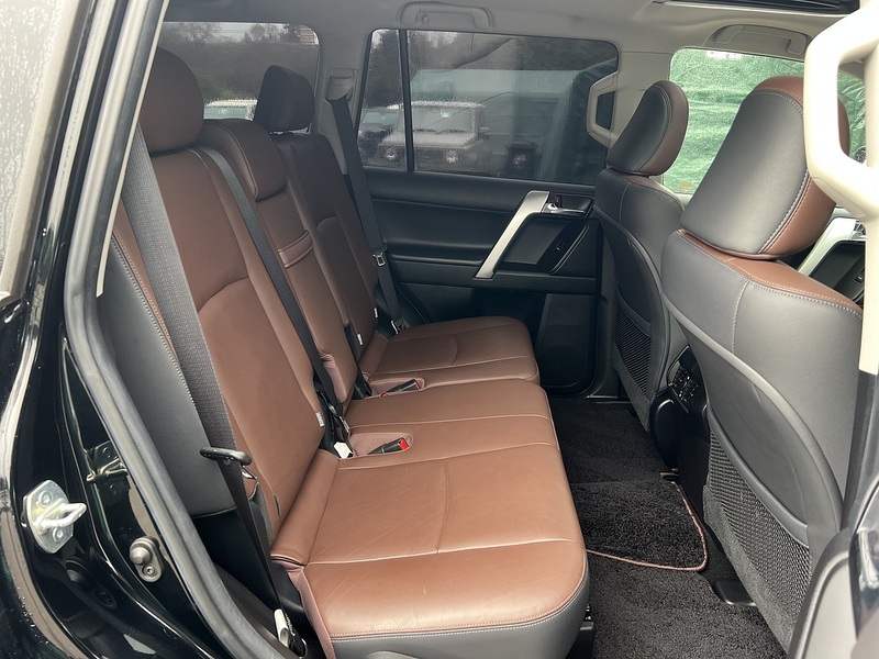 Toyota Land Cruiser Invincible D-4D - U11553