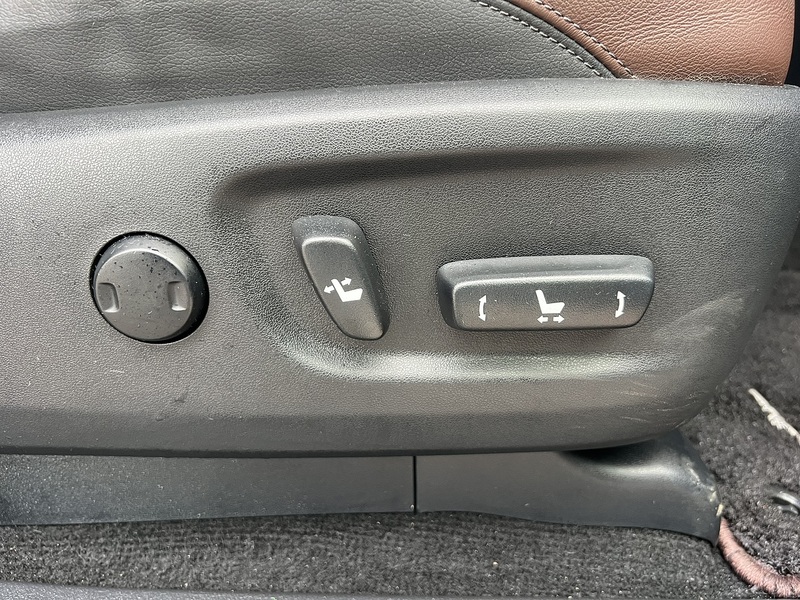 Toyota Land Cruiser Invincible D-4D - U11553