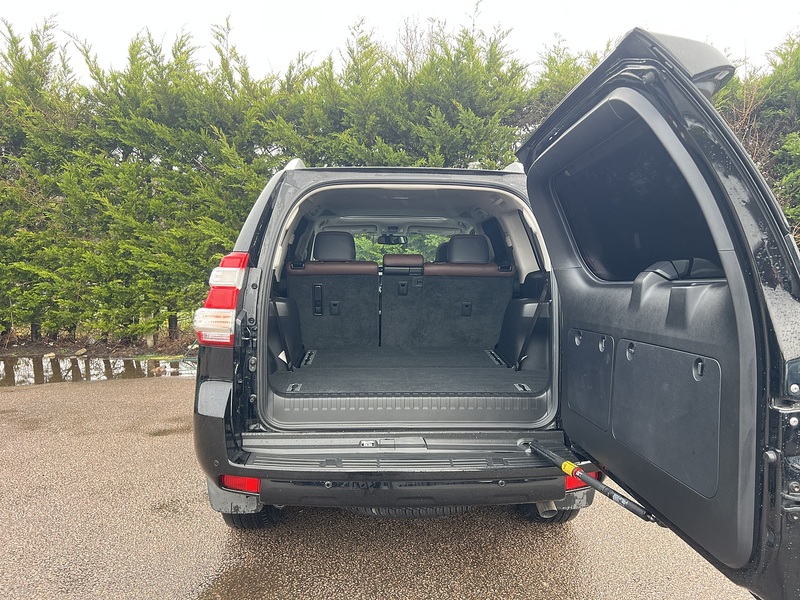 Toyota Land Cruiser Invincible D-4D - U11553