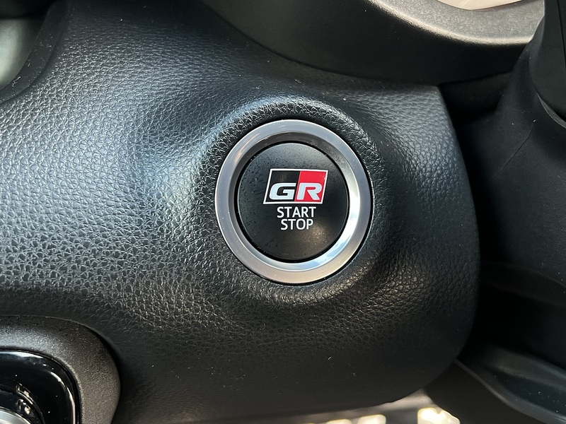 Toyota Yaris RS - U11560