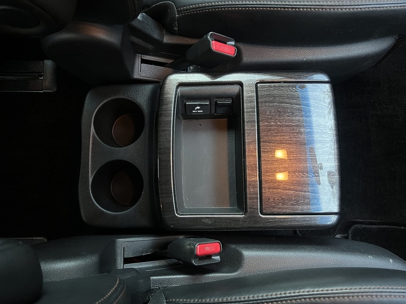 Nissan Elgrand 250 Highway Star Urvan Crom - U11566