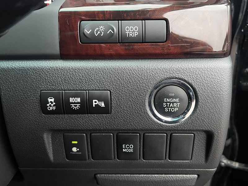 Toyota Vellfire 2.4 - U11568