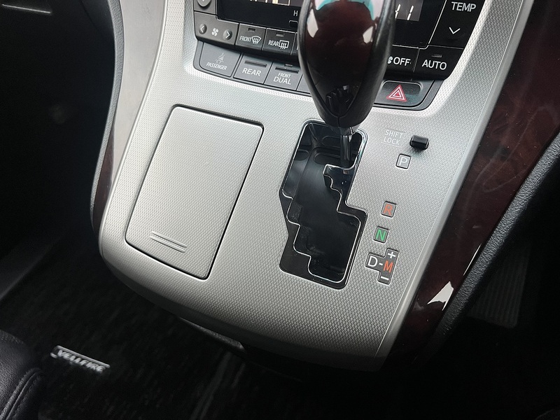 Toyota Vellfire 2.4 - U11568