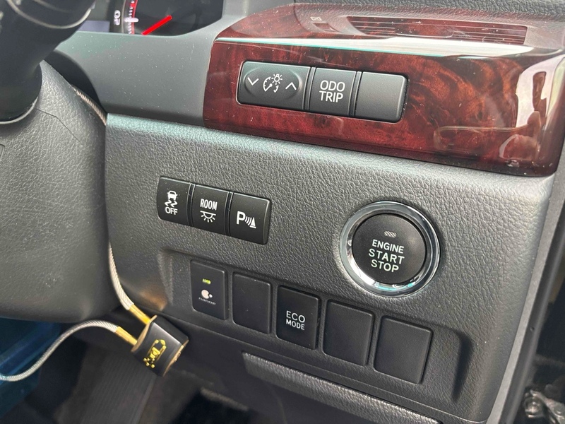 Toyota Vellfire 2.4 - U11568