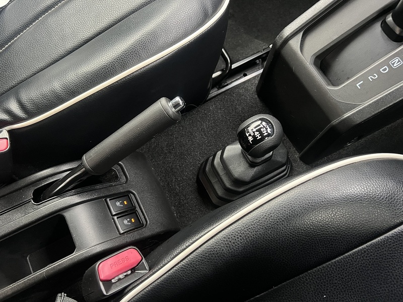 Suzuki Jimny Sierra 4WD JC - U11573