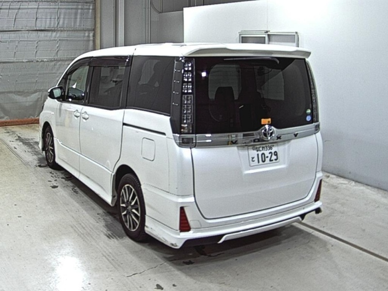 Toyota Voxy ZS Modellista Aero - U11578