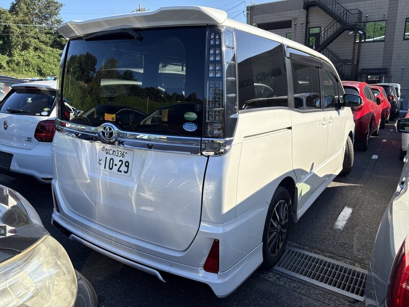 Toyota Voxy ZS Modellista Aero - U11578