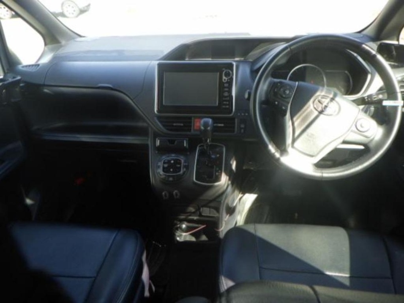 Toyota Voxy ZS Modellista Aero - U11578