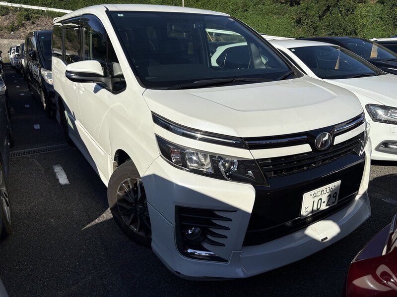 Toyota Voxy ZS Modellista Aero - U11578