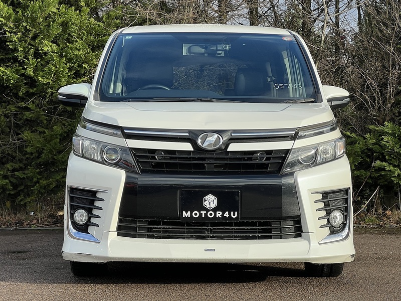 Toyota Voxy ZS Modellista Aero - U11578