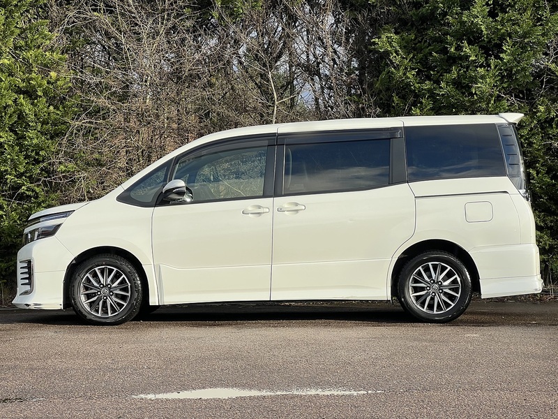 Toyota Voxy ZS Modellista Aero - U11578