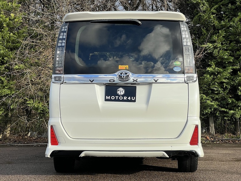 Toyota Voxy ZS Modellista Aero - U11578