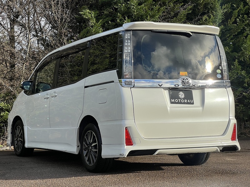 Toyota Voxy ZS Modellista Aero - U11578