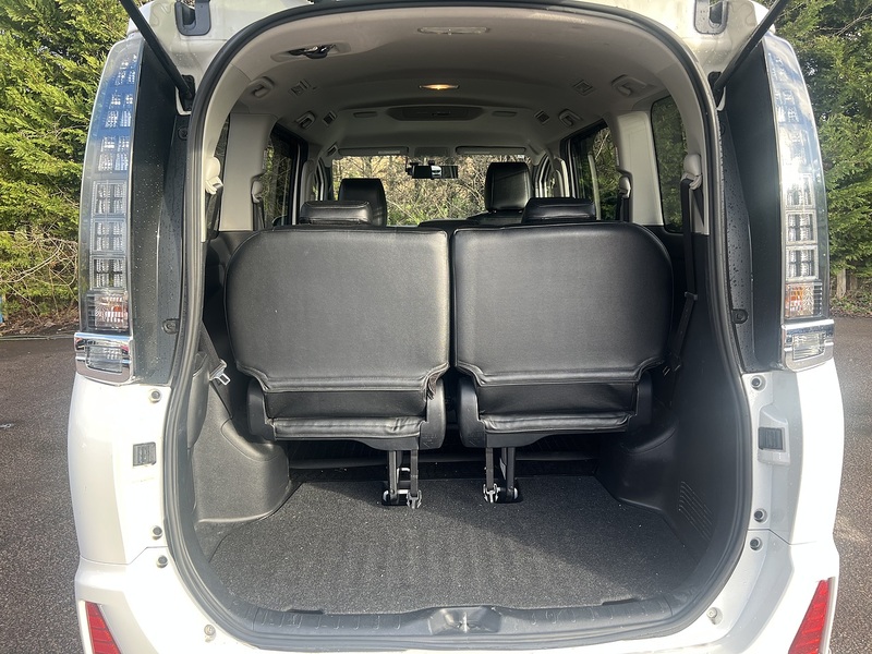 Toyota Voxy ZS Modellista Aero - U11578