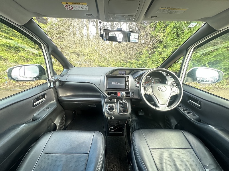 Toyota Voxy ZS Modellista Aero - U11578