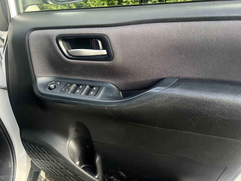 Toyota Voxy ZS Modellista Aero - U11578