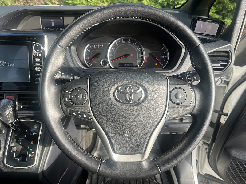 Toyota Voxy ZS Modellista Aero - U11578