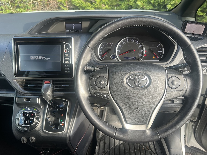 Toyota Voxy ZS Modellista Aero - U11578