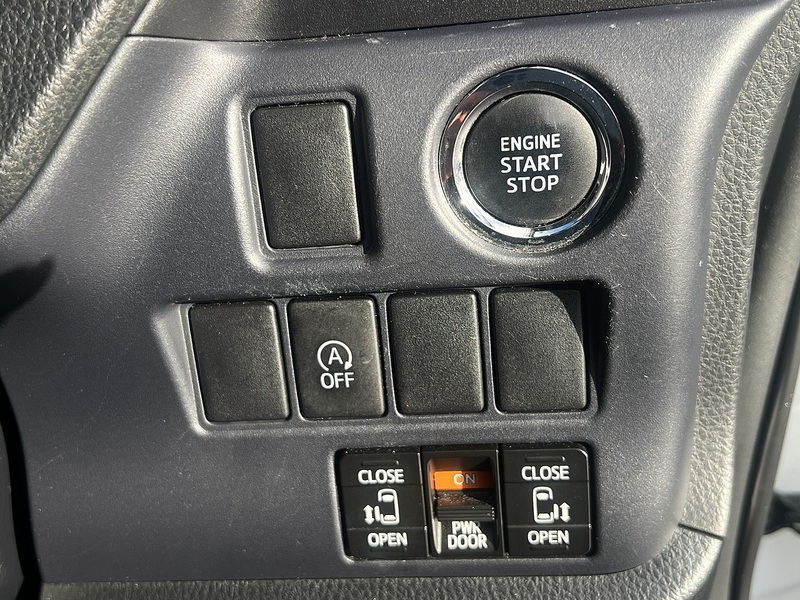 Toyota Voxy ZS Modellista Aero - U11578