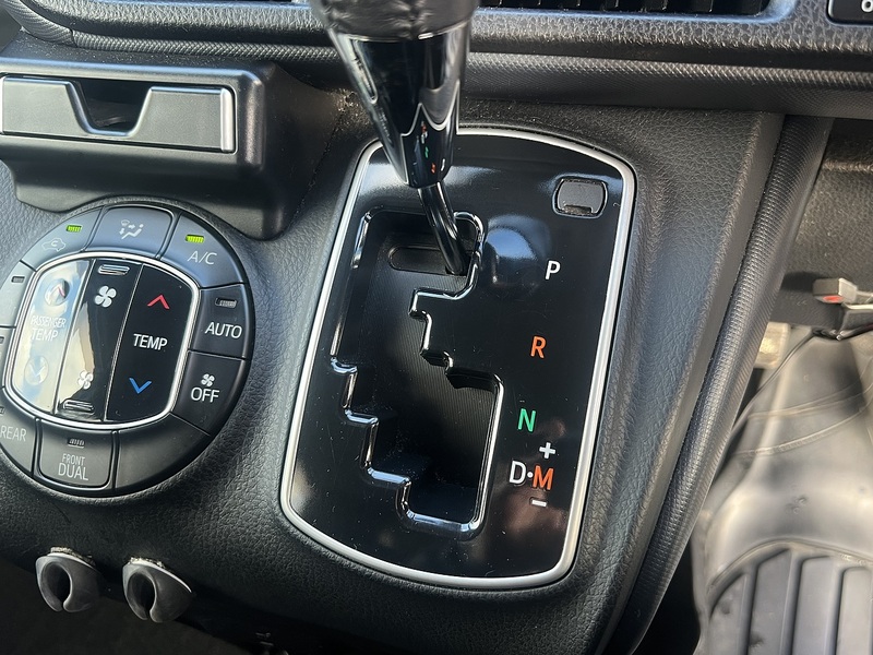 Toyota Voxy ZS Modellista Aero - U11578