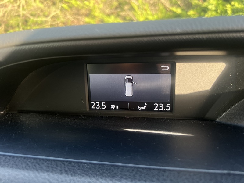 Toyota Voxy ZS Modellista Aero - U11578