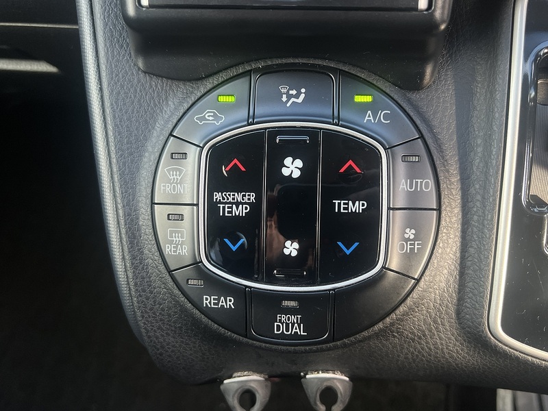 Toyota Voxy ZS Modellista Aero - U11578