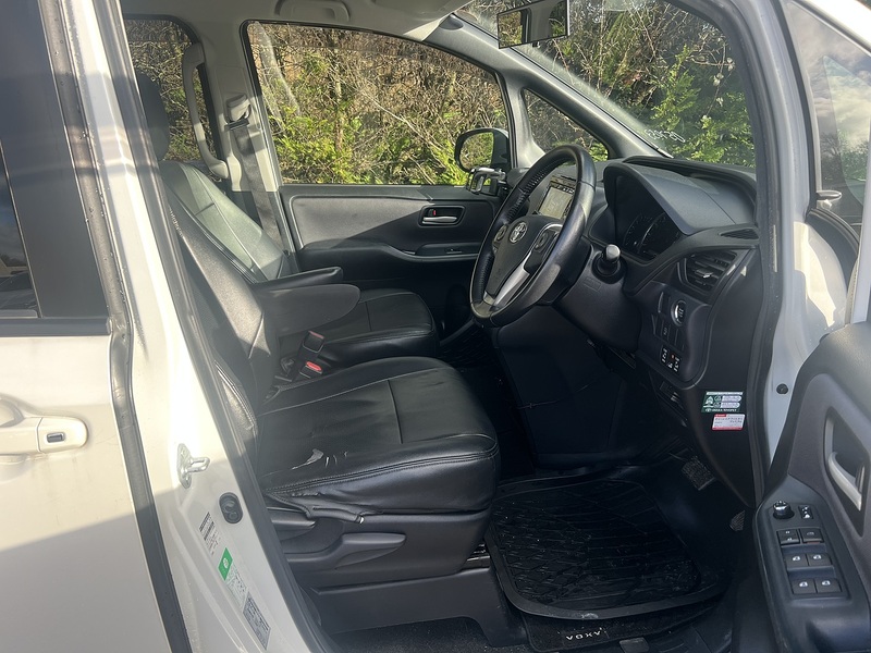 Toyota Voxy ZS Modellista Aero - U11578