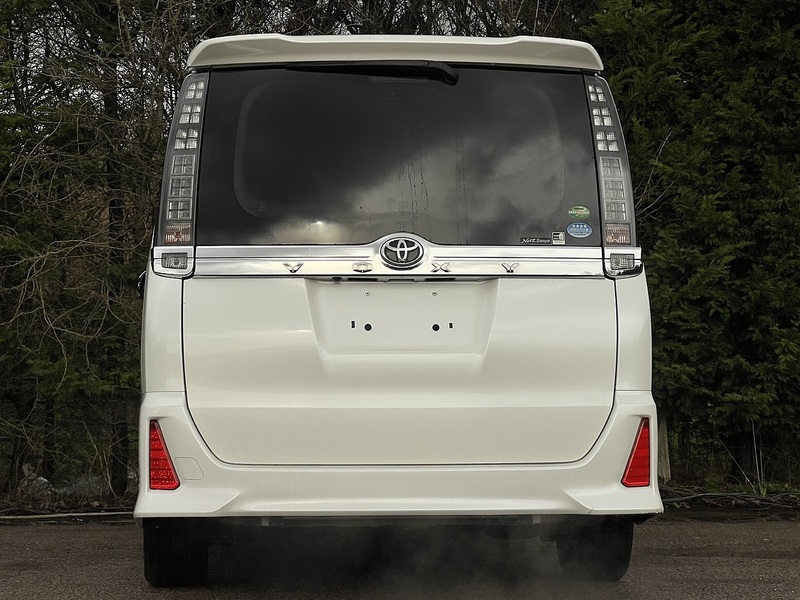Toyota Voxy ZS Kirameki - U11579