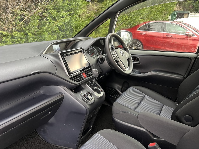 Toyota Voxy ZS Kirameki - U11579