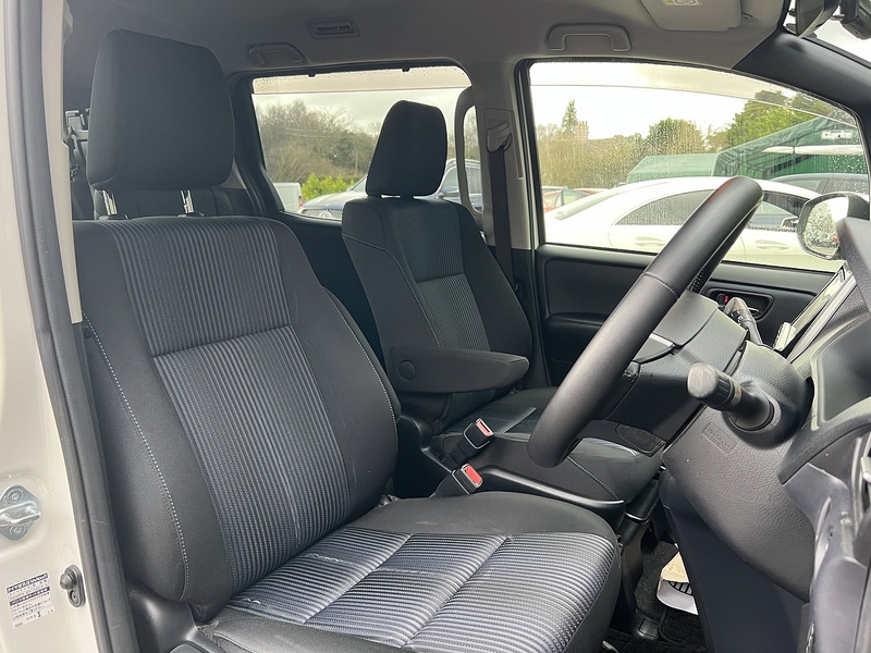 Toyota Voxy ZS Kirameki - U11579