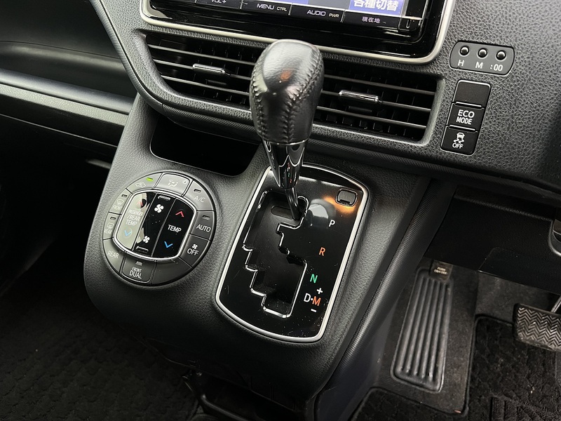 Toyota Voxy ZS Kirameki - U11579