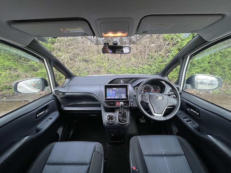 Toyota Voxy ZS Kirameki - U11579