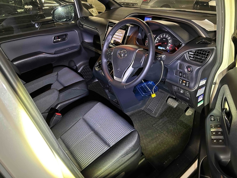 Toyota Voxy ZS Kirameki - U11579