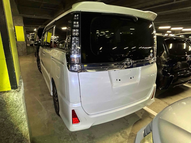 Toyota Voxy ZS Kirameki - U11579