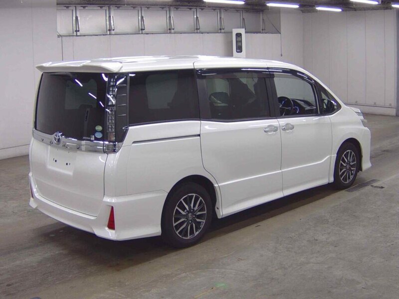 Toyota Voxy ZS Kirameki - U11579