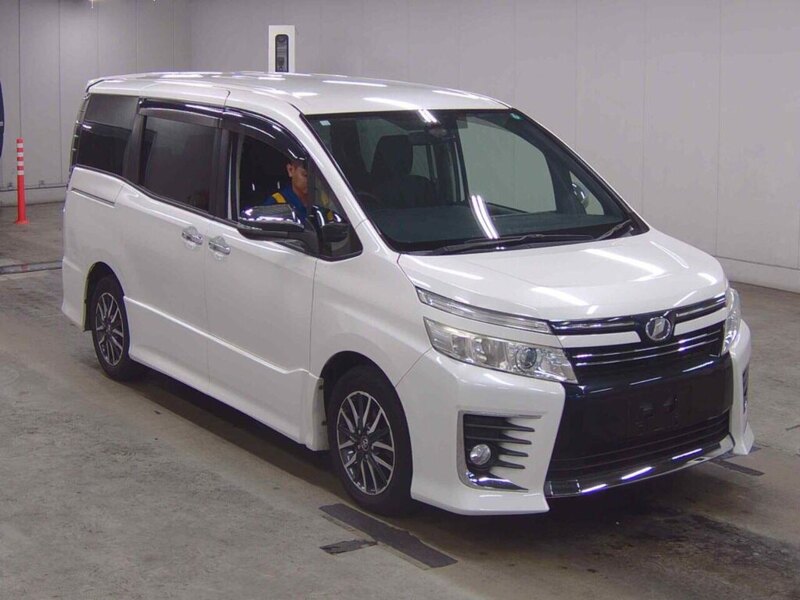 Toyota Voxy ZS Kirameki - U11579