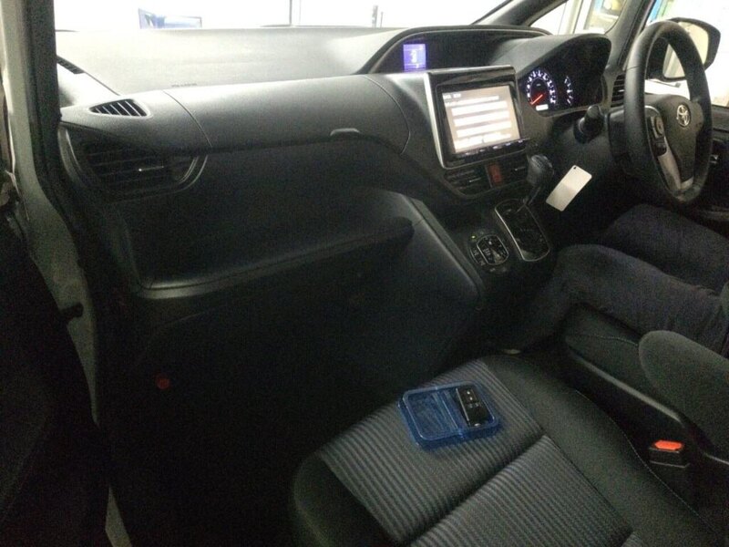 Toyota Voxy ZS Kirameki - U11579