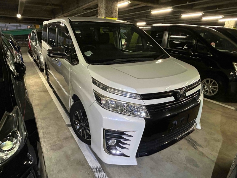 Toyota Voxy ZS Kirameki - U11579