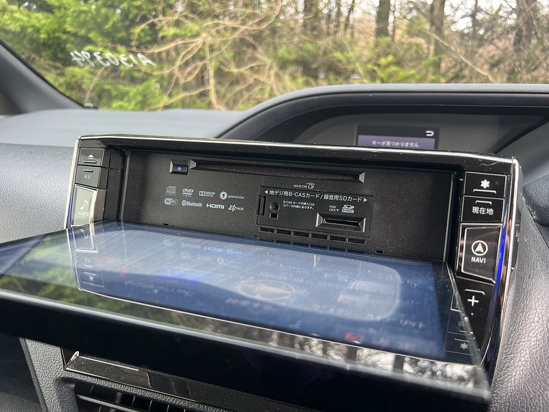 Toyota Voxy Hybrid V - U11580