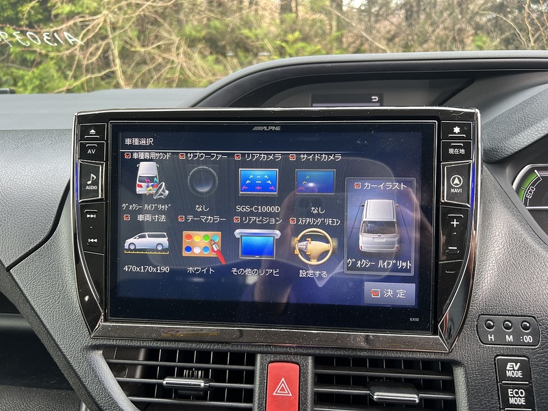 Toyota Voxy Hybrid V - U11580