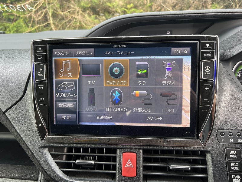 Toyota Voxy Hybrid V - U11580